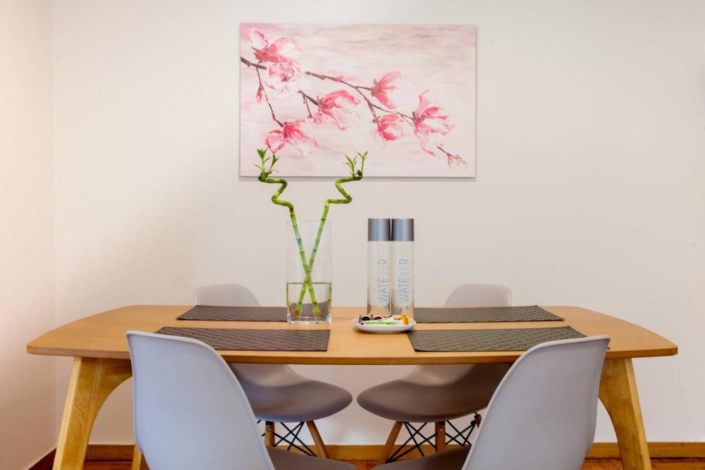 Toni's 2bd In Centre, 15 Sec To Metro Apartment Athens